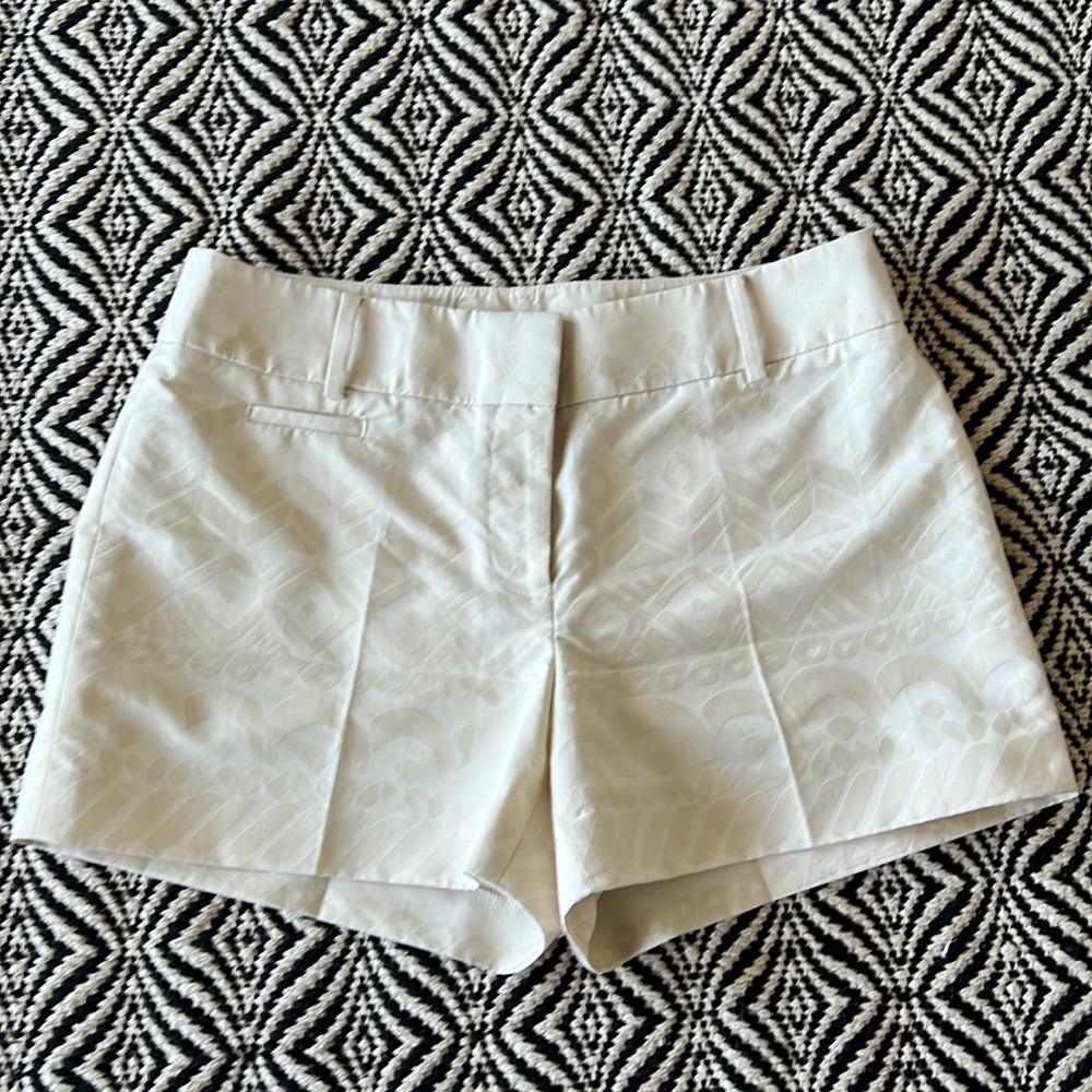 LOFT woman’s shorts size 4 creme color with belt loops and faux pockets